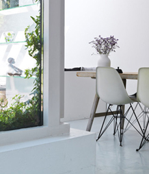 Eames DSW chair white at uk.freefurn.com